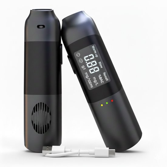 Zwarte, digitale blaastester met LED-indicator en USB-C oplaadkabel.