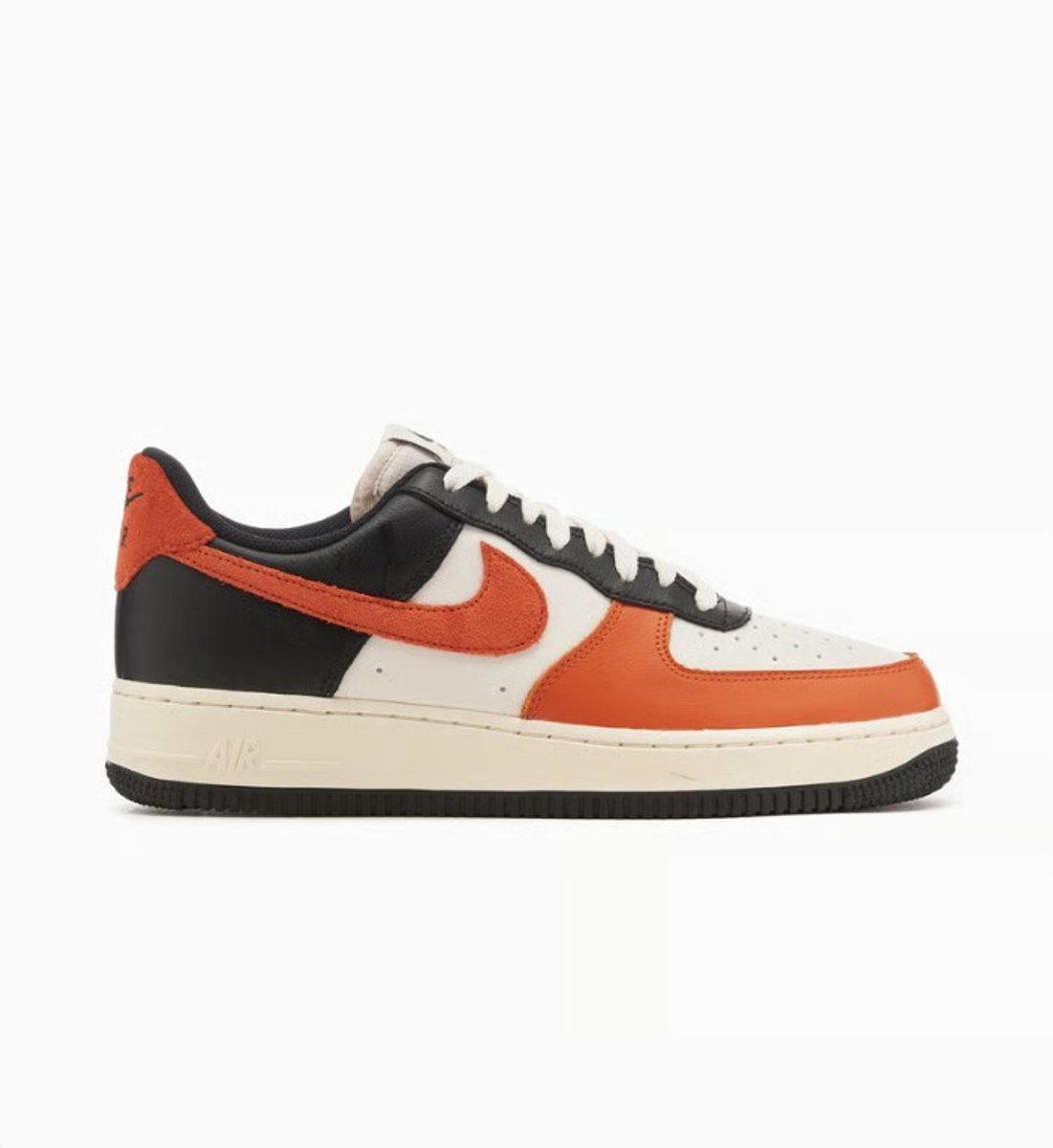Nike Nike Air Force 1 ’07 LV8 Sneakers Oranje