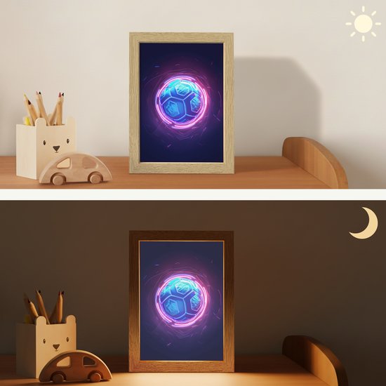 Nachtlampje 15x20 cm - Kinder lampje - Voetbal - Sport - Blauw - Paars - Tafellamp kinderkamer - Slaapkamer lamp - Bedlamp kinderen - Kinderlampje stopcontact - Wandlamp babykamer - Nachtlampjes van Merkloos — afbeelding 4