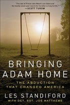 Boekomslag met een schommel in een mistig veld bij zonsondergang. Titel: Bringing Adam Home. Ondertitel: The Abduction That Changed America.