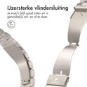Sterke vlindersluiting van zilverkleurig metalen Apple Watch bandje.