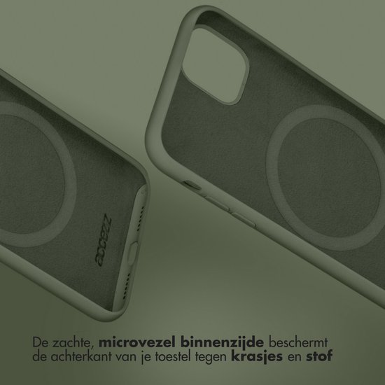 Binnenzijde van twee groene telefoonhoesjes met zachte microvezel voering.