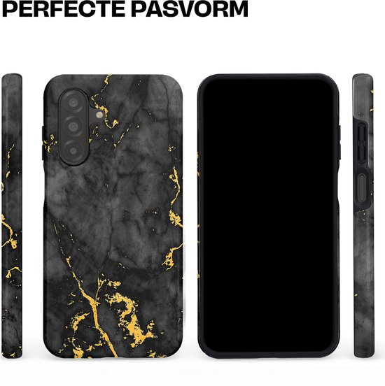 Zwarte telefoonhoes met marmerprint en gouden accenten, met weergave van de voor- en zijkanten.