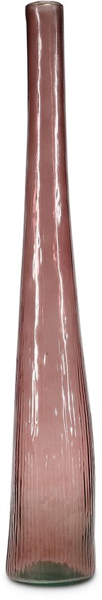 Lange, slanke bordeauxrode vaas van glas met verticale ribbels en een groene basis.