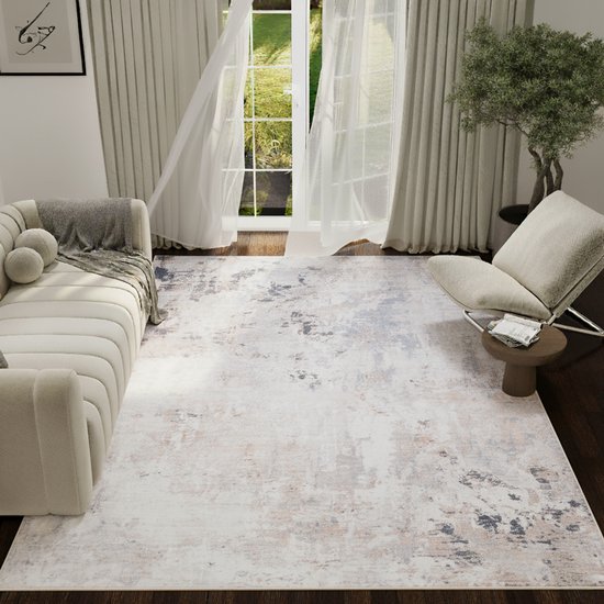 Tapis design abstrait gris et beige dans un salon moderne.