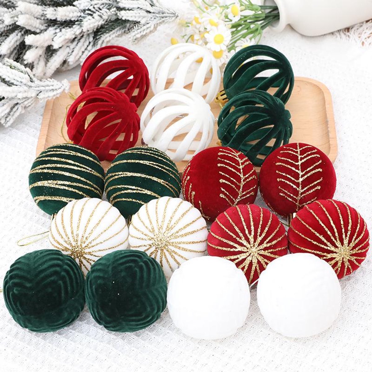 Kerstversiering - Sinterklaasversiering - Kerstballen - Kerstboomversiering - Kerstballen van hoge kwaliteit - Decoraties voor het versieren van uw kerstboom - 18 ballen -Voeg een feestelijk en klassiek gevoel toe