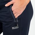 Donkerblauwe sportbroek met ritssluiting en logo.
