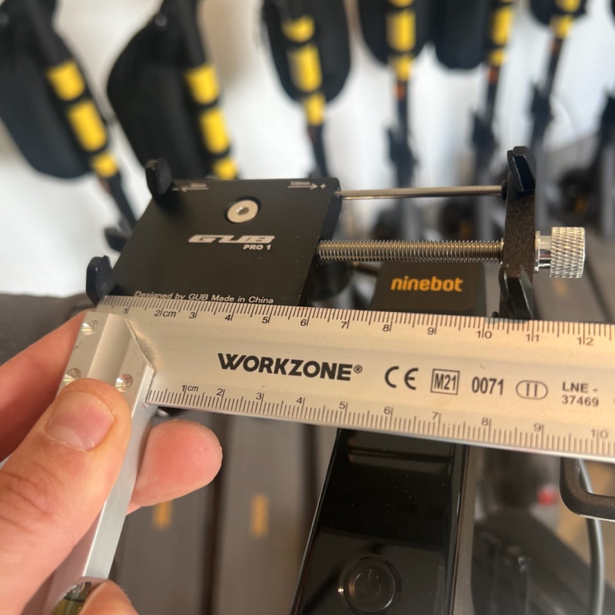 Smartphone houder voor e-step, past op NINEBOT-SEGWAY MAX G30 (als andere e-steps mogelijk) (GUB) by Step Tours – foto 7