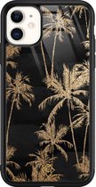 Casimoda® hoesje - Geschikt voor iPhone 11 - Palmbomen - Luxe Hard Case Zwart - Backcover telefoonhoesje - Zwart