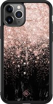 Casimoda® hoesje - Geschikt voor iPhone 11 Pro Max - Marmer Twist - Luxe Hard Case Zwart - Backcover telefoonhoesje - Rosekleurig