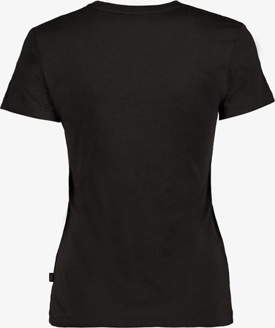 Achterkant van een zwart Puma T-shirt met korte mouwen.