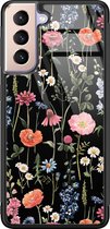 Leuke Telefoonhoesjes - Hoesje geschikt voor Samsung Galaxy S21 Plus - Dark flowers - Hard case - Bloemen - Multi