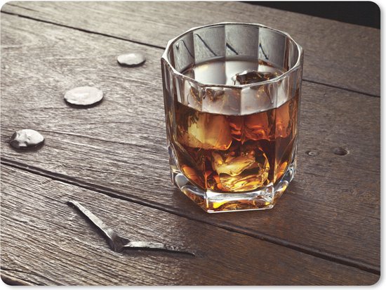 Kritiek ik ben trots Bestuurbaar Muismat Whiskey - Glas met whisky op een houten tafel muismat rubber -  23x19 cm -... | bol.com