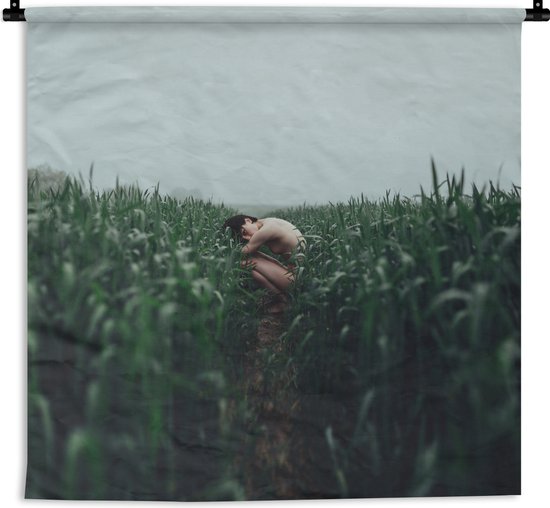 Tapisserie Abstrait Body - Jeune femme accroupie dans la nature Tapisserie en coton 150x150 cm - Tapisserie avec photo