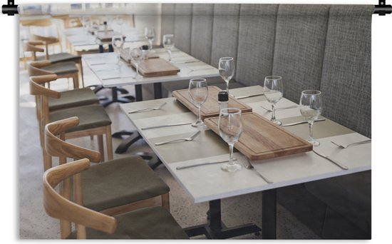 Wandkleed Restaurant - Lege glazen op de tafels van een restaurant  Wandkleed katoen... | bol.com