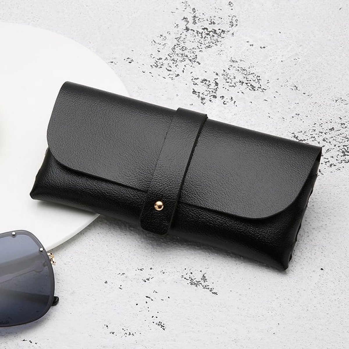 Mode draagbare brillenkoker magnetische PU lederen opvouwbare glazen doos voor lenzenvloeistof oversized zonnebril (zwart)
