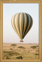 JUNIQE - Poster met houten lijst Luchtballon safari -60x90 /Geel &
