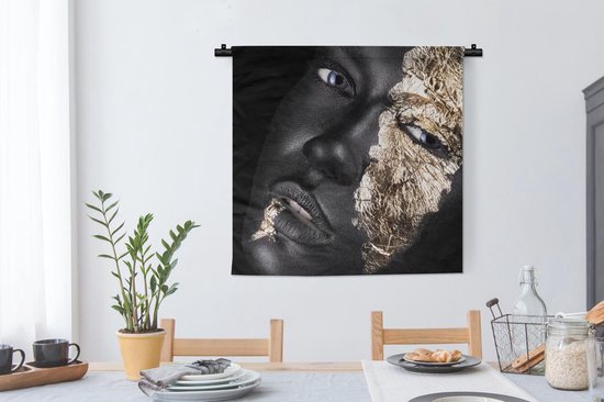 Tapisserie Noir & Or - Femme foncée avec parties dorées Tapisserie coton 90x90 cm - Tapisserie avec photo