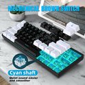 Mechanisch toetsenbord met cyan schakelaars en blauwe LED-achtergrondverlichting, met close-up van een schakelaar.
