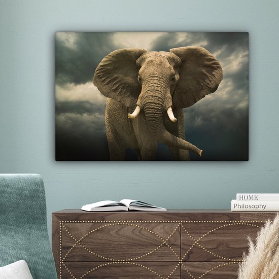 Peintures sur toile - Éléphant d'Afrique contre les nuages sombres - 150x100 cm - Décoration murale