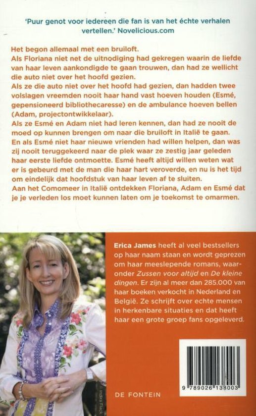 Erica James met blonde haren, lachend naar de camera, draagt een paars met wit geborduurd vest over een witte top.