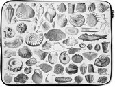 Laptophoes 17 inch - Illustraties van fossielen uit verschillende tijdperken - Laptop sleeve - Binnenmaat 42,5x30 cm - Zwarte achterkant