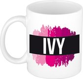 Ivy naam cadeau mok / beker met roze verfstrepen - Cadeau collega/ moederdag/ verjaardag of als persoonlijke mok werknemers