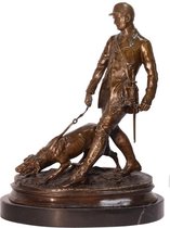 Bronzen beeld - Man met hond - Hond uitlaten sculptuur - 46 cm hoog