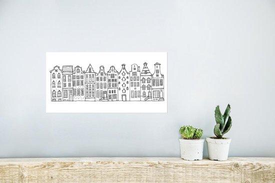 Zwart-wit poster met Amsterdamse huisjes, op een lichte muur.