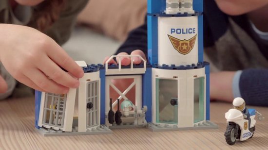 LEGO City La base aérienne de la police 60210 – Kit de construction (529  pièces) | bol.com