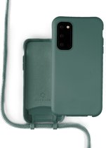 Coverzs Silicone case met koord - Telefoonhoesje met koord - Backcover hoesje met koord - touwtje - geschikt voor Samsung Galaxy S20 FE - donkergroen
