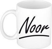 Noor naam cadeau mok / beker sierlijke letters - Cadeau collega/ moederdag/ verjaardag of persoonlijke voornaam mok werknemers