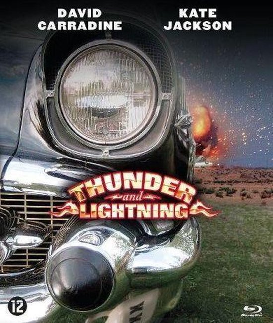 Blu-ray cover voor Thunder and Lightning met David Carradine en Kate Jackson. Een close-up van de voorkant van een klassieke auto met een explosie op de achtergrond.
