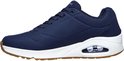 Basket Skechers bleu marine avec semelle blanche et semelle extérieure en gomme. Amorti à air visible dans la semelle.