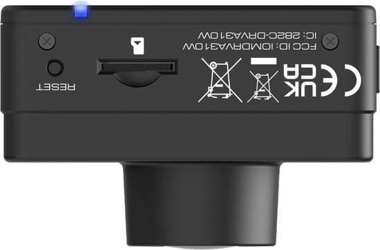 Onderkant van de Kenwood DRV-A310W dashcam met resetknop en SD-kaartsleuf.