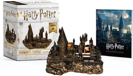 Modèle lumineux du château de Poudlard avec le logo Harry Potter. Inclut une affiche.
