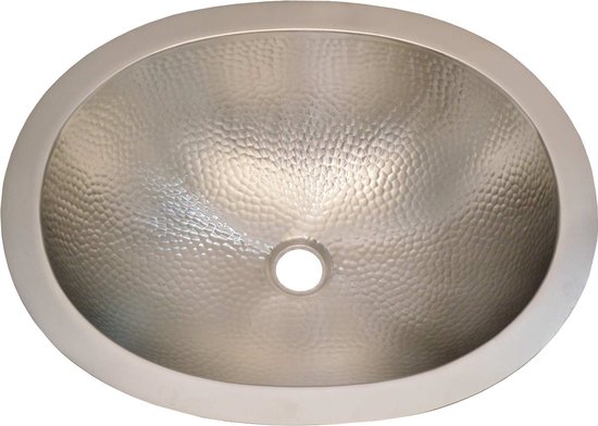 Ovaal zilverkleurig, gehamerde wastafel met een lichtgekleurde rand.