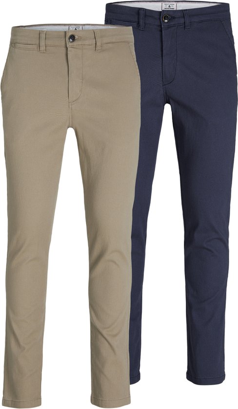 Ensemble de deux pantalons chino, un beige et un bleu marine.