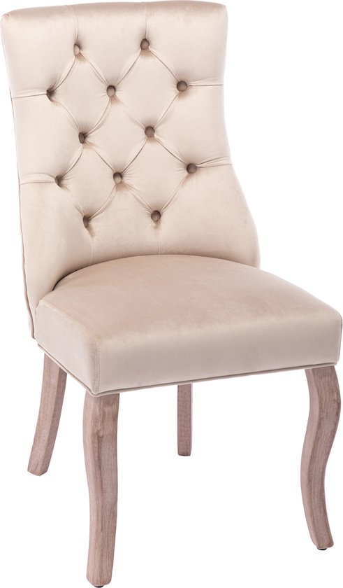 Beige fluwelen eetkamerstoel met knopquilting op de rug en zitting. Houten poten met gebogen vorm.