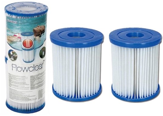 Een verpakking met twee Bestway Flowclear zwembadfilters. De filters zijn wit met blauwe randen.