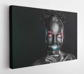 Portret van mooie jonge vrouw met surrealistische make-up op donkere achtergrond - Modern Art Canvas - Horizontaal - 1176061207 - 50*40 Horizontal