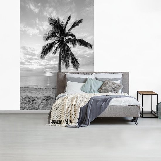 Papier peint - Papier peint photo Palmier sur la plage au coucher du soleil - noir et blanc - Largeur 145 cm x hauteur 220 cm