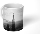 Mok - Zonsopgang bij de Aziatische Taipei 101 in Taipei - zwart wit - 350 ML - Beker