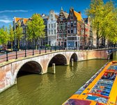 Bateau fluvial le long des maisons du canal d' Amsterdam, - Papier peint photo (en ruelles) - 450 x 260 cm