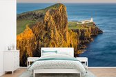 Behang - Fotobehang Vuurtoren op de rots op het eiland Skye - Breedte 525 cm x hoogte 350 cm