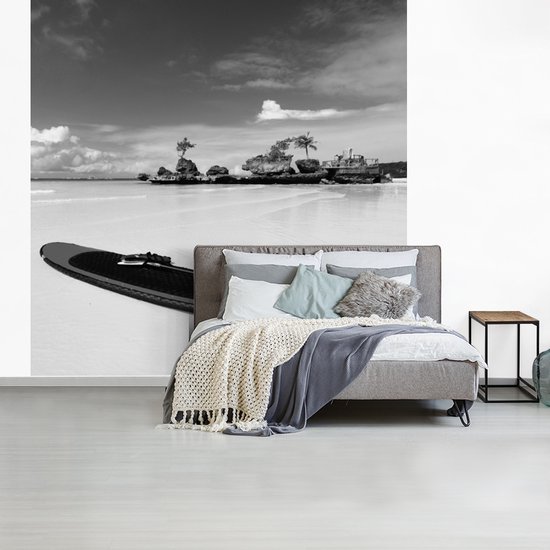 Papier Peint - Papier Peint Papier peint photo Planche de surf sur la plage de Boracay - noir et blanc - largeur 300 cm x hauteur 300 cm