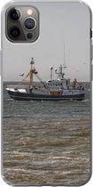 Geschikt voor iPhone 13 Pro Max hoesje - Noordzee - Vissersboot - Water - Siliconen Telefoonhoesje