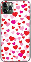 Geschikt voor iPhone 11 Pro Max hoesje - Een illustratie met kleurrijke hartjes - Siliconen Telefoonhoesje