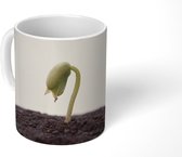 Mok - Een taugé groeiend uit de aarde - 350 ML - Beker
