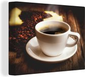Une tasse de café chaud est servie avec des grains de café en toile 80x60 cm - Tirage photo sur toile (Décoration murale salon / chambre)